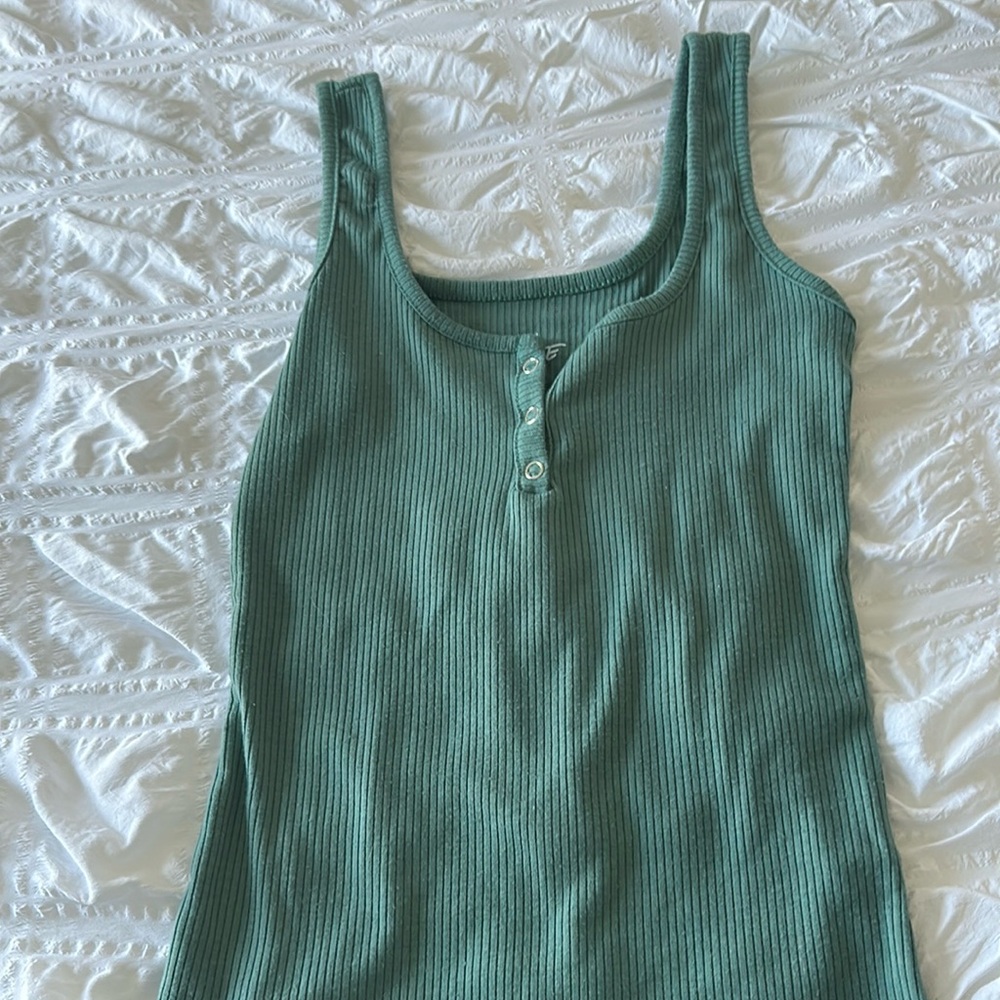 rue 21 tank